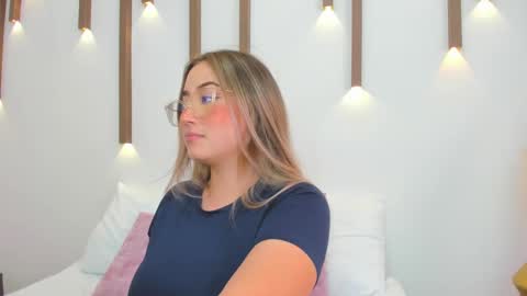 A N T O N E L L A  online show from February 12, 2025, 3:16 pm