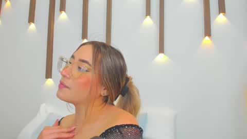 A N T O N E L L A  online show from February 18, 2025, 6:15 pm