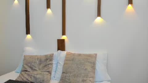 A N T O N E L L A  online show from February 27, 2025, 5:47 pm