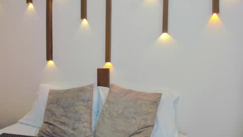 A N T O N E L L A  online show from March 10, 2025, 4:14 pm