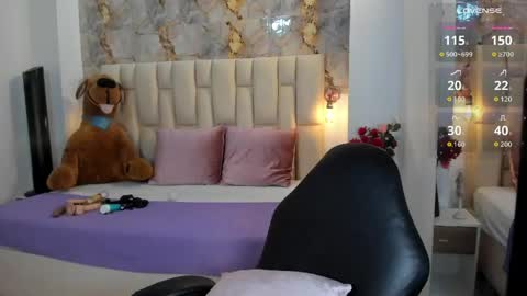 Antonella Moon 7 online show from April 17, 2026, 4:37 am