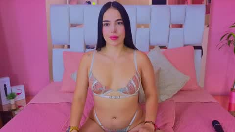 Snapshot of antonellaa_hanks chatting on January 22, 2025, 10:18 am online show from January 22, 2025, 10:18 am