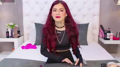 AntonellaEscudero online show from April 24, 2026, 8:33 pm