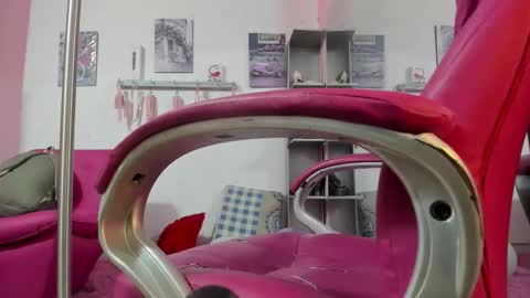 ANTONELLA online show from October 1, 2025, 12:00 pm