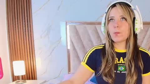 My name is Andrea  thumb up me please its important online show from February 24, 2026, 8:40 pm