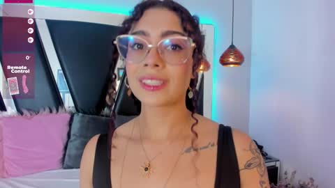 A N T O N E L L E  online show from February 9, 2025, 12:08 pm