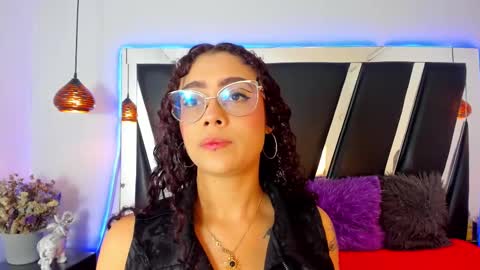 A N T O N E L L E  online show from February 19, 2025, 11:38 am