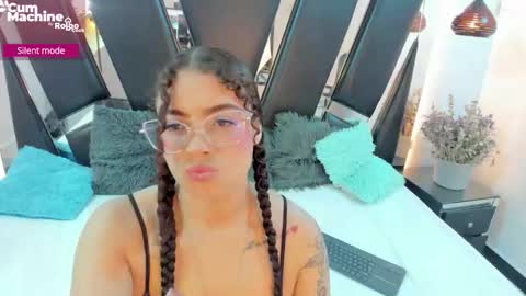 A N T O N E L L E  online show from September 21, 2025, 11:34 am