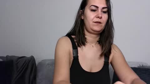 Antonia online show from November 16, 2025, 4:07 am