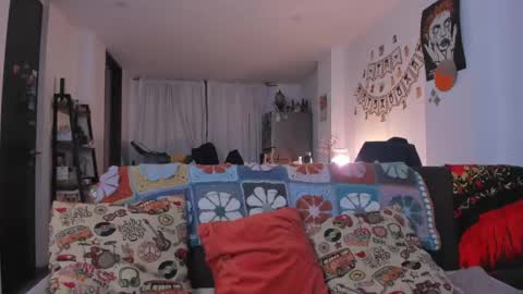 Antonia online show from May 6, 2026, 4:08 am