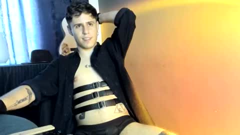 antonnello_ online show from October 20, 2025, 9:48 pm