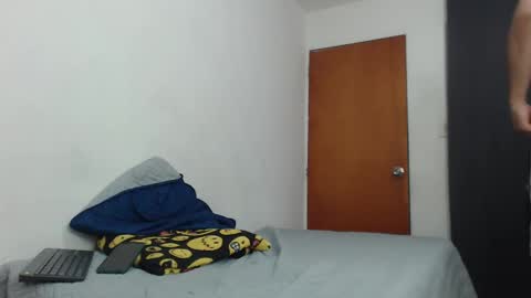 antony_smithh online show from February 6, 2025, 9:38 pm