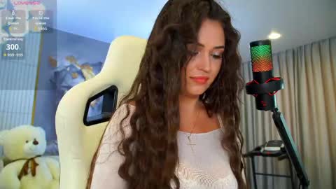 Snapshot of anutka_chocolatee chatting on May 19, 2026, 7:26 am Anna online show from May 19, 2026, 7:26 am
