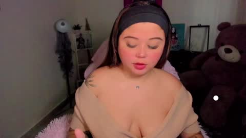   Independent model  online show from January 4, 2025, 5:05 pm