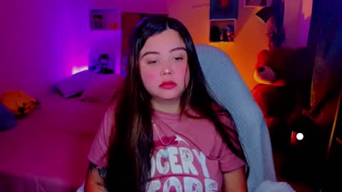   Independent model  online show from March 7, 2025, 2:25 am