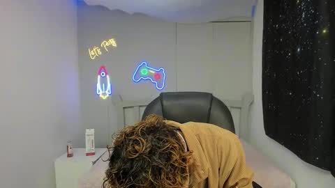 anyelotwink online show from February 3, 2026, 8:14 pm