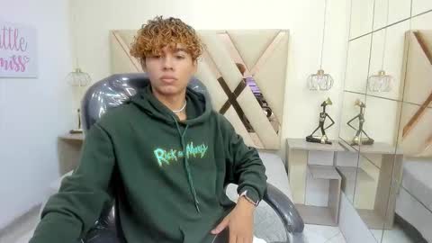 anyelotwink online show from March 3, 2026, 7:42 pm