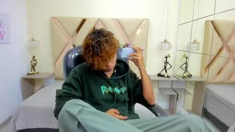 anyelotwink online show from March 4, 2026, 8:26 pm