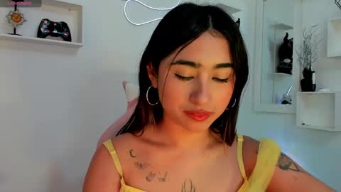 anyeluz_z online show from January 27, 2025, 9:33 pm