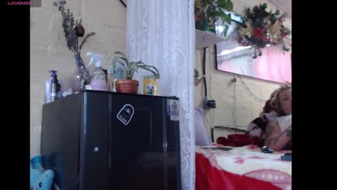 Snapshot of anyholl chatting on March 1, 2026, 3:14 pm any simsom online show from March 1, 2026, 3:14 pm