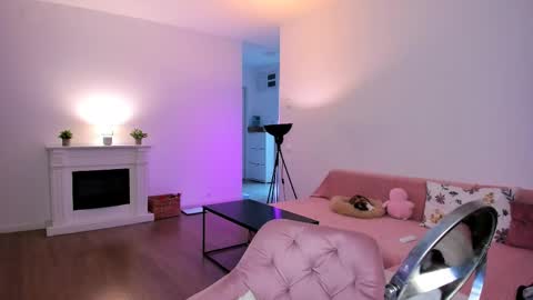 Anysa Smith online show from April 17, 2026, 8:34 pm