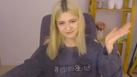 Snapshot of apheliastar chatting on October 24, 2025, 2:57 pm ApheliaStar online show from October 24, 2025, 2:57 pm