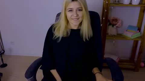 ApheliaStar online show from November 16, 2025, 2:44 pm