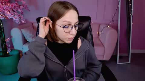 Snapshot of aphexqueen chatting on February 28, 2025, 1:03 pm APHEX QUEEN online show from February 28, 2025, 1:03 pm