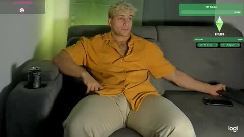 apolo_strange online show from December 17, 2025, 11:44 pm