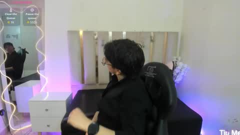 apolo_tay1 online show from October 6, 2025, 4:37 pm