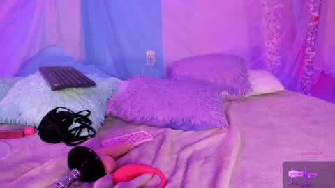 Lily online show from April 16, 2026, 9:39 pm