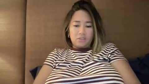 Snapshot of apple_pie_love chatting on October 17, 2025, 7:22 am Anika online show from October 17, 2025, 7:22 am