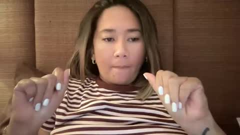 Snapshot of apple_pie_love chatting on November 2, 2025, 10:06 am Anika online show from November 2, 2025, 10:06 am