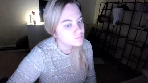 appleyummybuns online show from November 10, 2025, 11:20 am