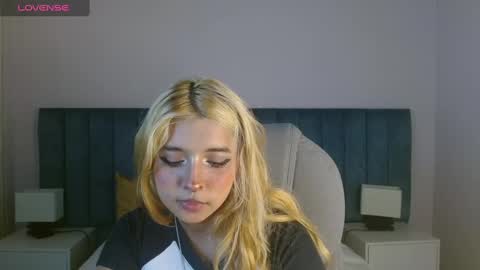 Snapshot of april__bunny chatting on January 24, 2025, 8:11 pm April Bunny online show from January 24, 2025, 8:11 pm