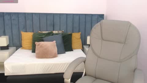 April Bunny online show from December 17, 2025, 8:04 pm