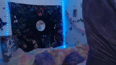 april_l6 online show from April 1, 2026, 11:24 pm