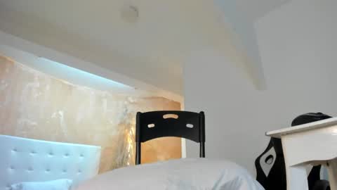 aprill_fox online show from February 2, 2025, 12:57 pm