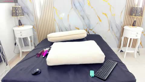 aprillross online show from April 11, 2026, 12:31 pm