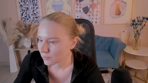 Snapshot of aprilserenity chatting on September 27, 2025, 1:38 pm April. All year round. online show from September 27, 2025, 1:38 pm