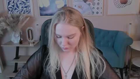 Snapshot of aprilserenity chatting on October 6, 2025, 10:29 pm April. All year round. online show from October 6, 2025, 10:29 pm