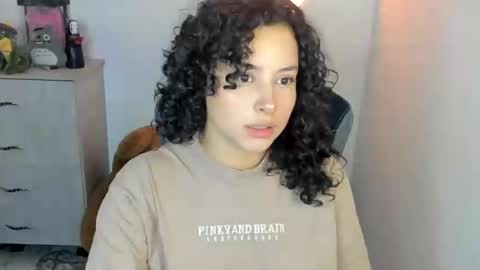 aqua emilly online show from September 19, 2025, 11:38 pm