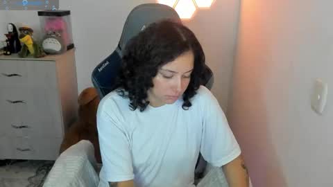 aqua emilly online show from October 21, 2025, 11:16 pm