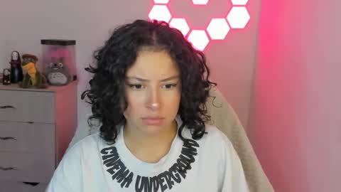 aqua emilly online show from November 5, 2025, 11:05 pm