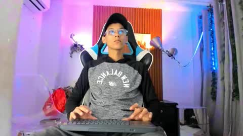 Snapshot of aquarius_xxx chatting on October 17, 2025, 11:24 am aquarius_xxx online show from October 17, 2025, 11:24 am