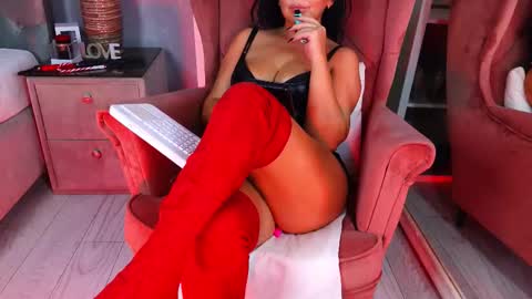 AQueenMonica online show from November 13, 2025, 8:52 pm