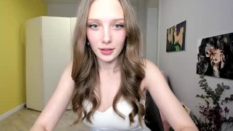 Lina online show from October 6, 2025, 10:45 am