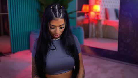 arabellaposh online show from October 6, 2025, 5:05 am