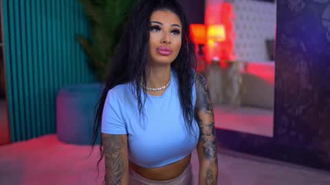 arabellaposh online show from November 25, 2025, 6:13 am