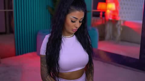 arabellaposh online show from November 29, 2025, 5:54 am